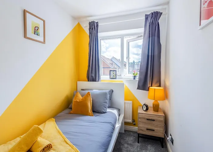 Ferienhaus Central 3Br House - Free Parking - Fast Wi-Fi- Smart Tv *