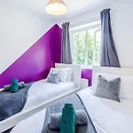 Stylish 3br House - Free Parking - Fast Wi-fi- Smart Tv