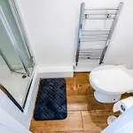 Сasa de vacaciones Spacious 3br House - Free Parking - Fast Wi-fi- Smart Tv