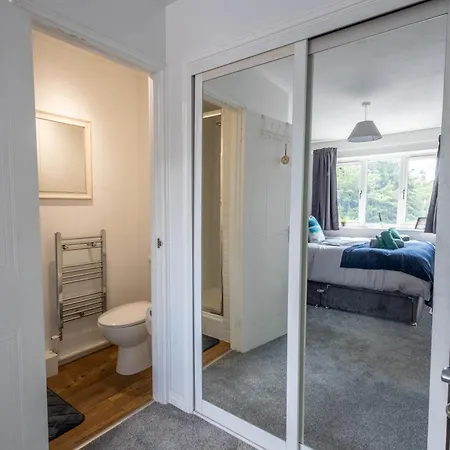 Large 3Br House - Free Parking - Fast Wi-Fi *