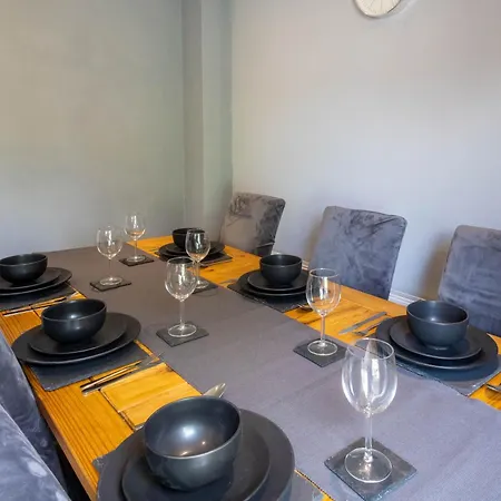 Large 3Br House - Free Parking - Fast Wi-Fi Holiday home Bristol