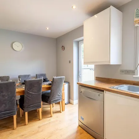 Large 3Br House - Free Parking - Fast Wi-Fi Holiday home Bristol