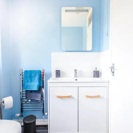 Central 3Br House - Free Parking - Fast Wi-Fi Nyaraló *