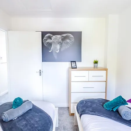 Large 3Br House - Free Parking - Fast Wi-Fi * Bristol