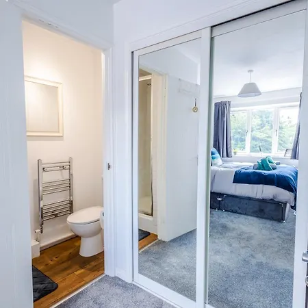 Nyaraló Central 3Br House - Free Parking - Fast Wi-Fi Bristol