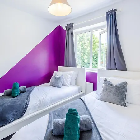 Stylish 3Br House - Free Parking - Fast Wi-Fi- Smart Tv