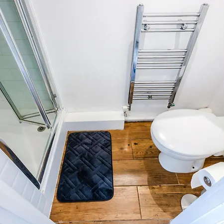 Nyaraló Central 3Br House - Free Parking - Fast Wi-Fi