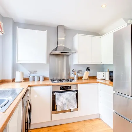 Stylish 3br House - Free Parking - Fast Wi-fi - Long Будинок відпочинку Бристоль