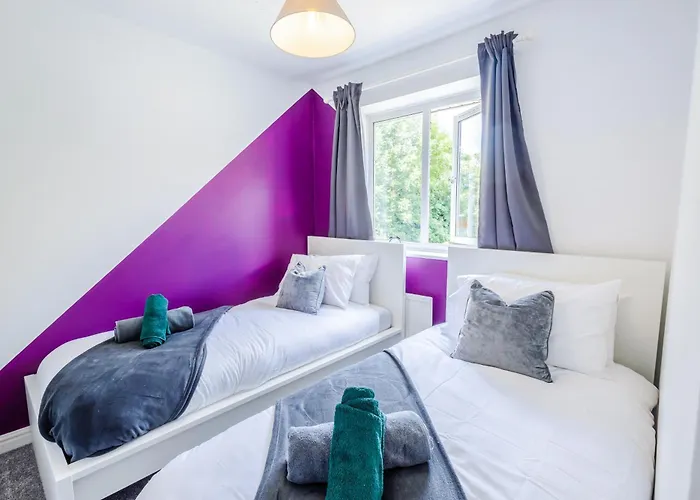 Stylish 3br House - Free Parking - Fast Wi-fi- Smart Tv