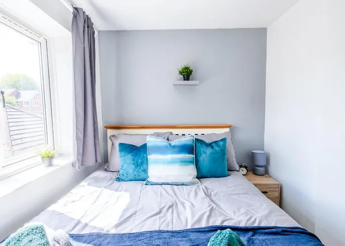 Nyaraló Stylish 3br House - Free Parking - Fast Wi-fi- Smart Tv *