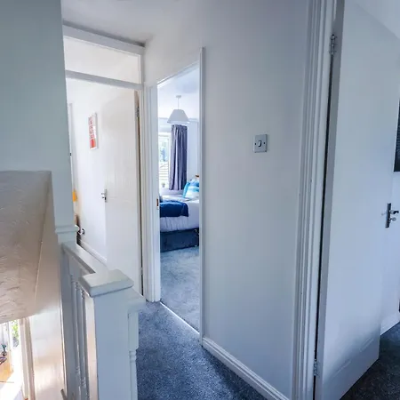 Stylish 3Br House - Free Parking - Fast Wi-Fi- Smart Tv Bristol