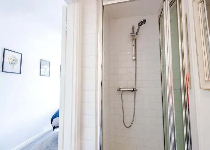 Будинок відпочинку Central 3Br House - Free Parking - Fast Wi-Fi- Smart Tv Бристоль